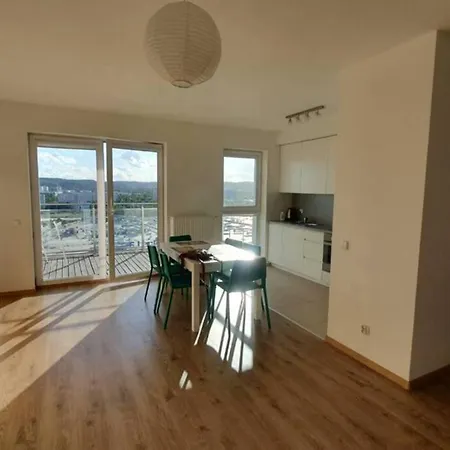 *14th Floor A Lot Of Sun - Near Baltic Baltic Sea And Reagaen Park - Big Balkoon - Nice View - Private Parking Place - Oldtown 20min And Sopot 10min דירה גדנסק